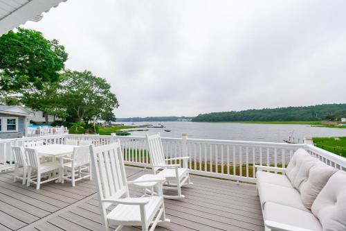 Spacious 3BR Sunset Island Beach House in Wareham