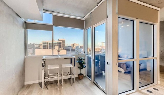 Sparkling Juhl byFremont-1 queen 1 sofa bed TONS of Amenities in Las Vegas