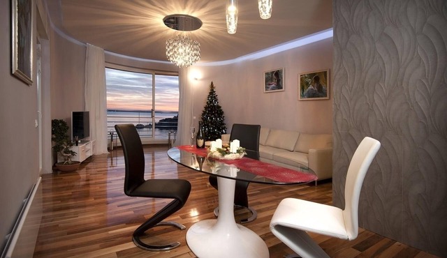 Splendid Apartment right next to a sandy beach in Split