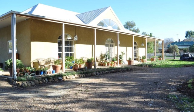 Strawbale House - Bacchus Marsh - parkland & river frontage in Maddingley (Bacchus Marsh)