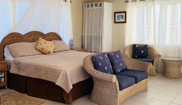 Studio Apartment on the beach above Roy's Bayside Grill. in Sandy Ground