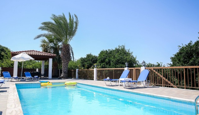 Stunning 4 Bedroom Villa -Private Pool - Sea View in Peyia