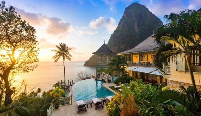 Stunning 5 Bedroom Villa with Ocean Views in Belle Vue