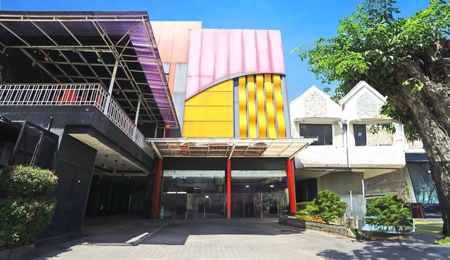 Stylish DBL Suite Escape W/Free WiFi and Parking in Malang