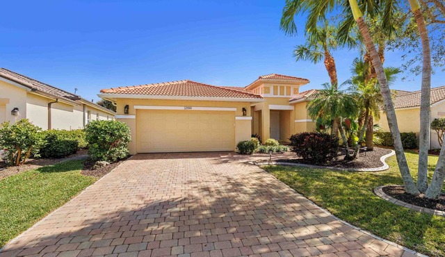 Sunny FL home! Beautiful pool setting! Close to Beaches! Peaceful neighborhood! in Fort Myers