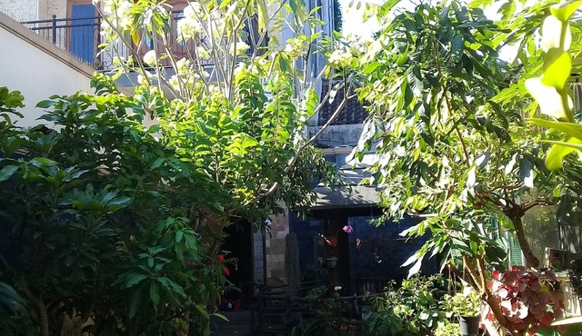 Sweet home with Kepanjen views, situated in a convenient, friendly neighborhood. in Malang