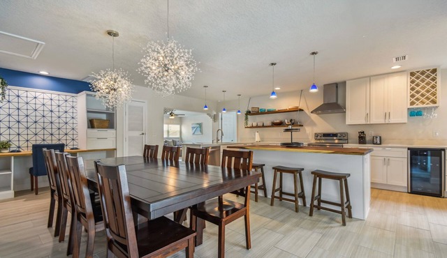 Tarpon Springs 4BR Pool Home Near Sunset Beach Sleeps 10 in Tarpon Springs