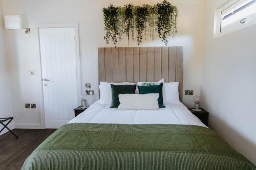The Botanical - Luxury Glamping Lodge Cheshire in Cuddington