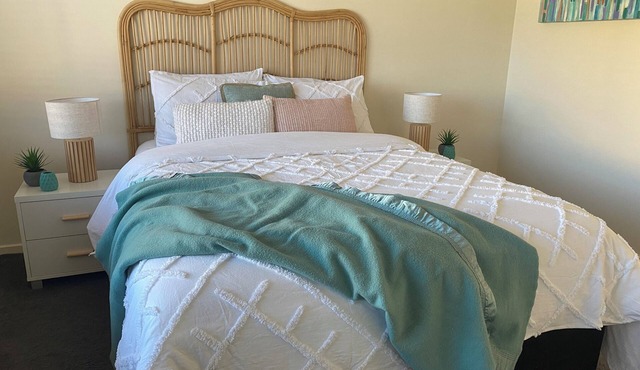 Top Location - 5 minute walk to Beach. Short stroll to Main Street. Perfect! in Ocean Grove