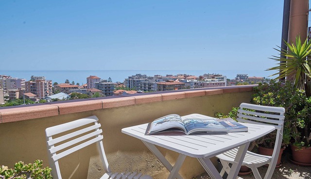 Tra le Nuvole - Two Bedroom Apartment, Sleeps 5 in Albenga