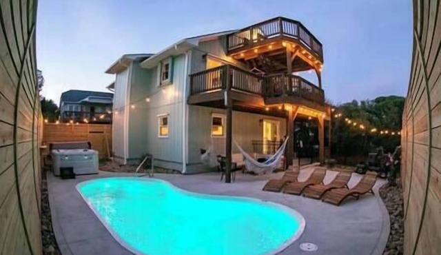 Tranquil 4th Row Ocean View w Pool & Hot Tub . Book Your Dream Oasis Now! in Emerald Isle