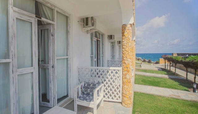 Tranquil Coastal Retreat with Pool, Veranda, Beach Access & Breakfast | 4 Units in Watamu