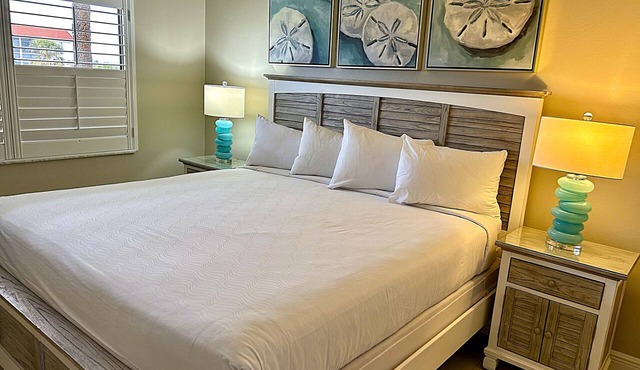 Tranquil Island Getaway with Scenic Views, Beach Walks & Kayak Rentals in Sanibel