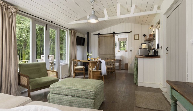 Two dog friendly holiday properties with hot tub - Keepers Homes in Cranham