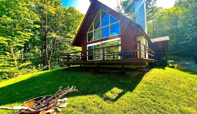 Unbelievable Cabin with Amazing Sights and Fire Pit in Winhall, Vermont in Winhall