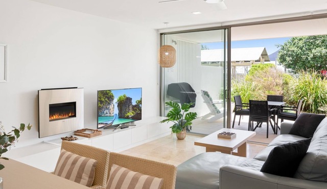Unit 7 Plantation Resort - Rainbow Beach. Air conditioned. Pool and outdoor spa. Wifi. Plantation Re in Rainbow Beach