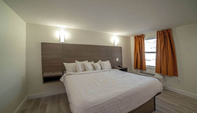 Viking Shores Motor Inn in Eastham