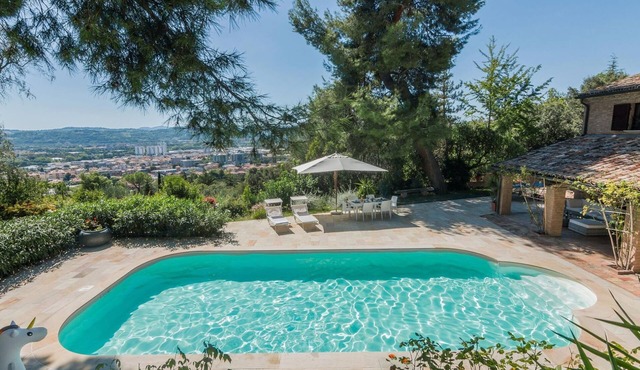 Villa Panorama - Private villa, 4 bedrooms, pool, A/C, wifi, beach 1 km, Marche in Pesaro