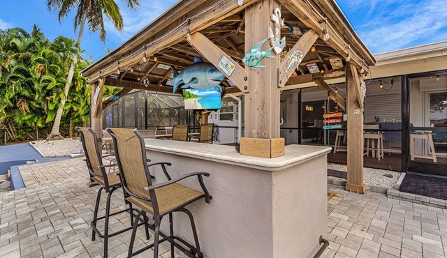 Villa Water's Edge - Heated Pool & River Access in Fort Myers