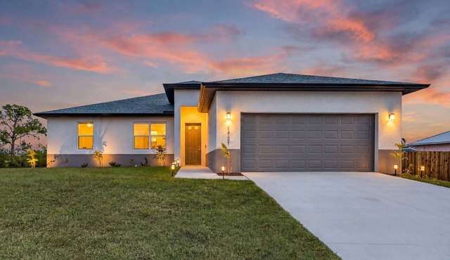 Waterfront Fun, Fishing & Hot Tub Retreat for Families and Friends - Blue Heron Cottage - Roelens in Cape Coral