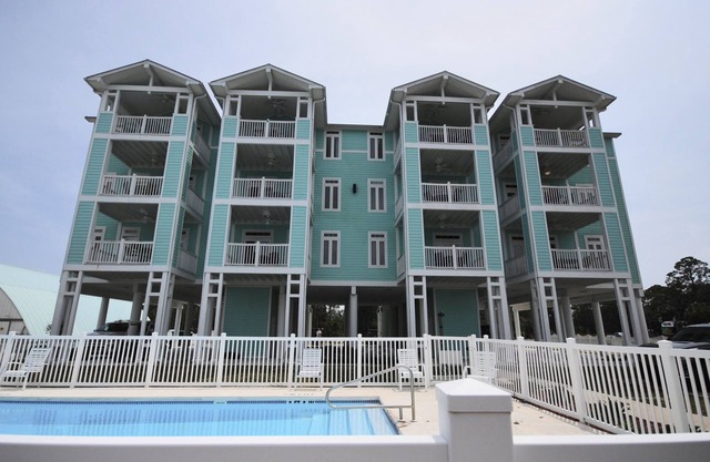 WIFI*WATERFRONT, RIVERS EDGE CONDO #1B-BLDG 1 *PRIVATE DOCK and BOAT SLI in Steinhatchee