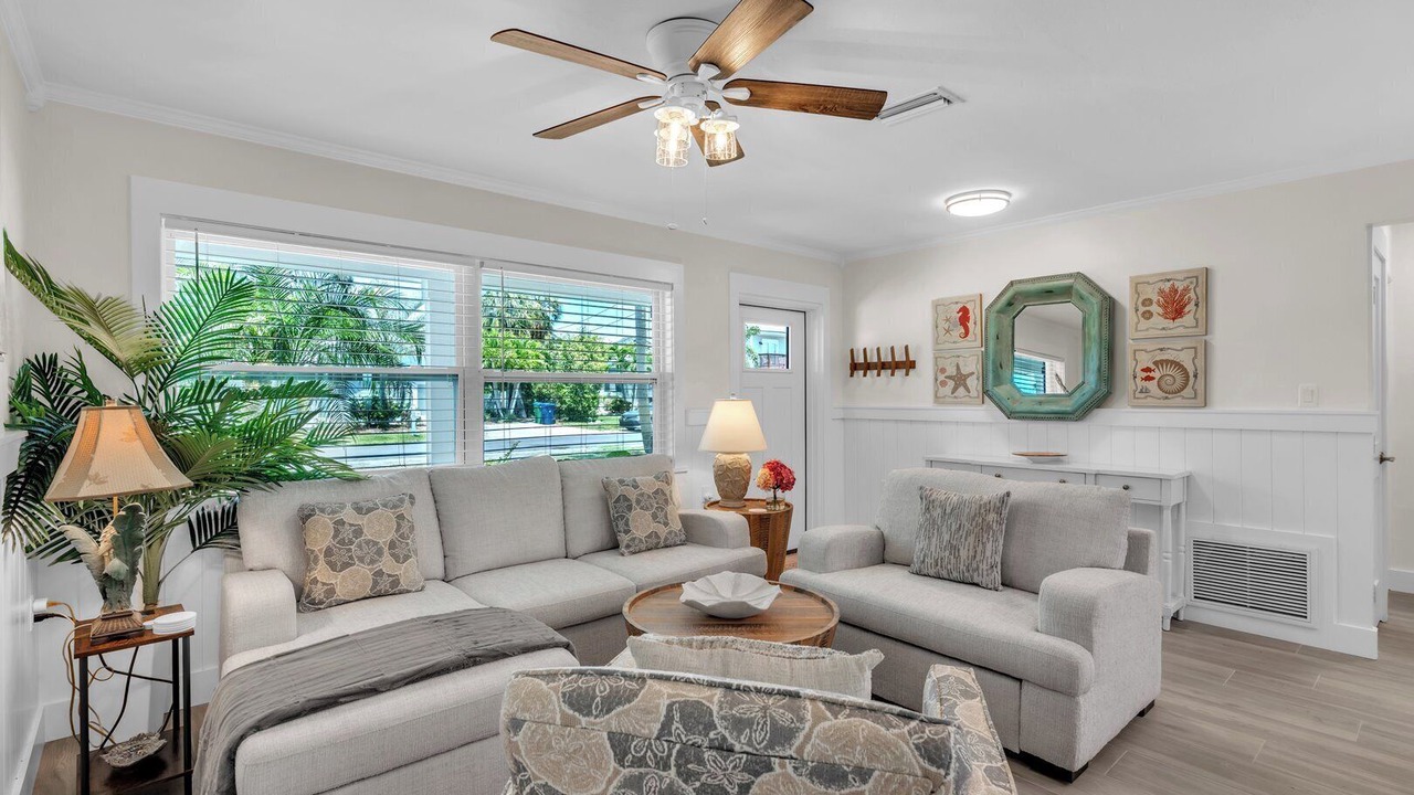 Photo of Livingroom in Holmes Beach