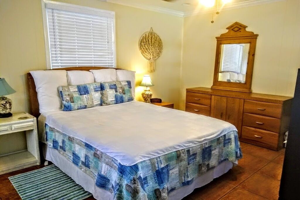 Photo of Bedroom in Country Club Estates