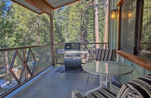 Yosemite West House | Rare 2 King Bedrooms, INSIDE Yosemite Gates, No Stairs to Enter