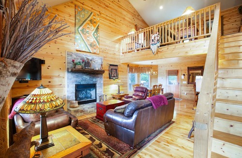 Hiawassee House | New Kitchen, EV charging, great reviews 3 levels, privacy2 fireplaces,hottub