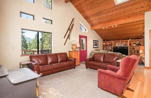 Yosemite West House | Yosemite Crossroads