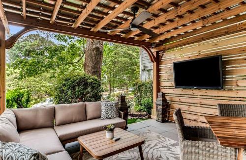 Piedmont Heights House | LUX Private Oasis 4 Bed2 Bath Hot Tub 3 Patios Beltline Piedmont Park