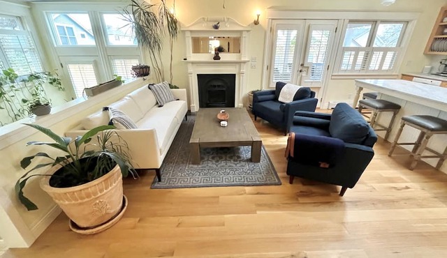 Luxury Dream Cottage - Hot Tub, 3 blocks from Pearl Street, and 5 outdoor patios in Boulder