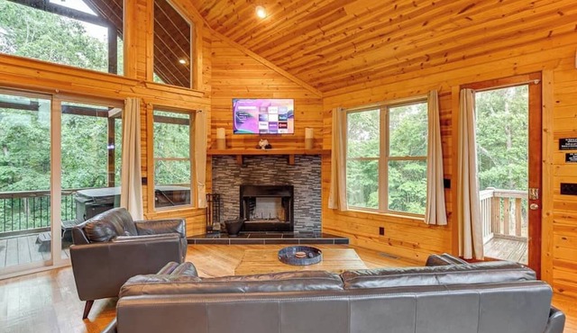 Radiance-Luxury Private Cabin w Infrared Sauna and 6 ft. 2 Person Jacuzzi Spa in Cleveland