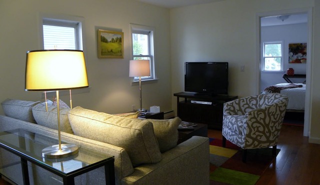 Front Row! West End. Now 2 new bathrooms! Boatslip/Mussel Beach Gym/Sleeps 6! in Provincetown
