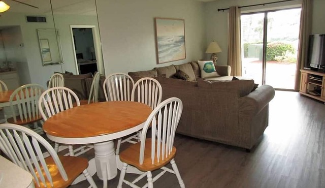 Ground Floor Condo Oceanfront Complex Hot Tub & Pools steps away in St Augustine Beach