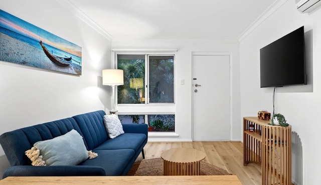 Bright 2-Bed Unit Near Scarborough Beach in Scarborough
