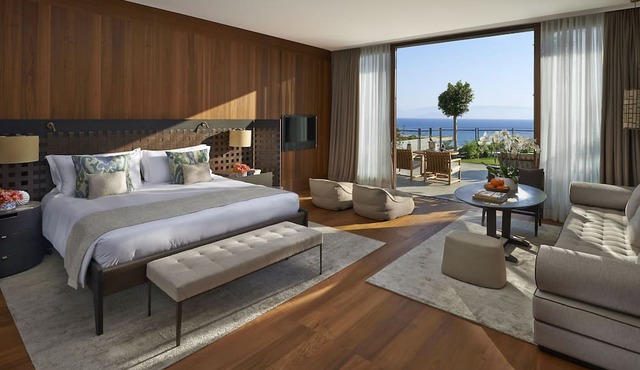 Villa Santi by LuxJB 🏆 Beachfront Malibu Mansion 🏆 Resort-Style Service in Malibu