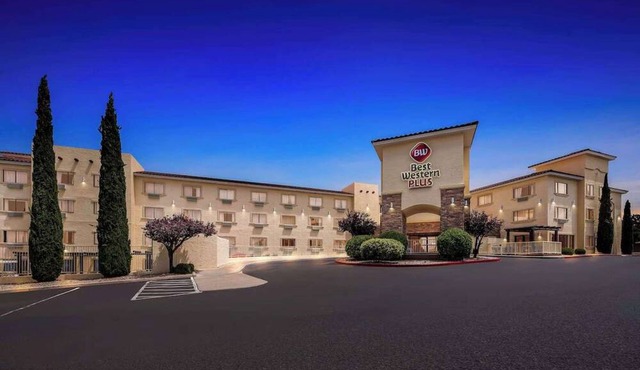 Close to Antelope Canyon + Free Breakfast & Pool in Page