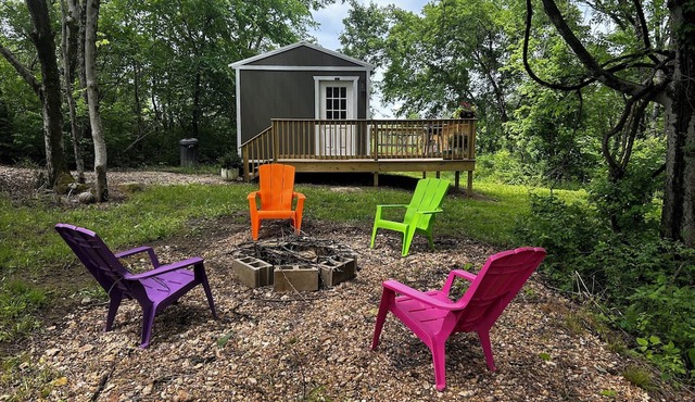 Tiny Cabin in the woods with perfect Sunsets in Anna