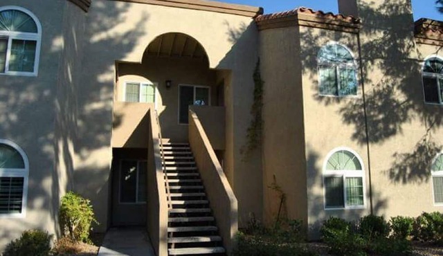 Quiet 2Bed/2Bath Las Vegas Condo located 4 miles from Strip in Las Vegas