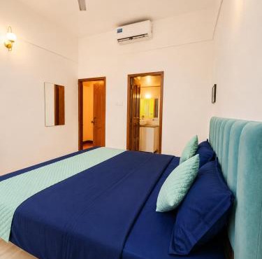 4 Bedroom Villa Baga Beach Calangute - Private Plunge pool - Kitchen - Wifi - TV in Calangute
