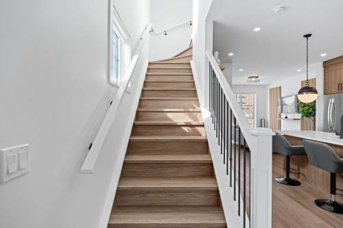 Gorgeous 6BR Luxury Home Downtown Views in Calgary