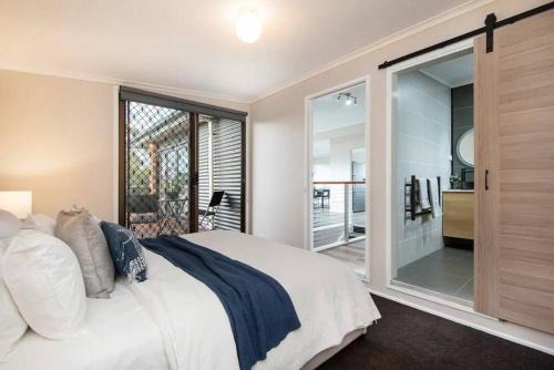 Dreamy Dromana Family Getaway - with Jacuzzi in Dromana